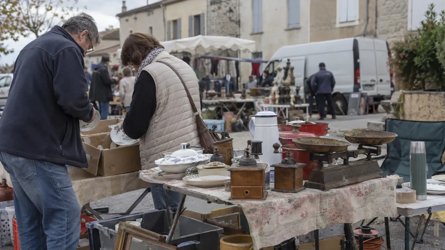 5 puces et brocantes à connaître avant dimanche 11 octobre : horaires et lieux pour chiner en Occitanie